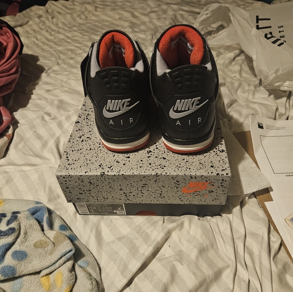 Air Jordan 4 Retro main image 4